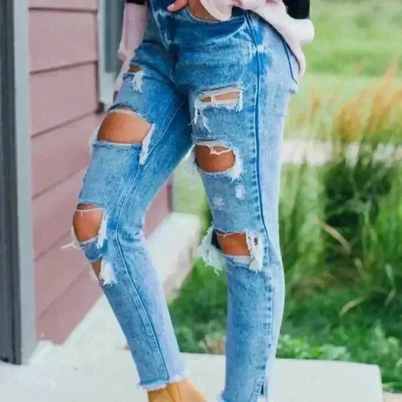 DISTRESSED JEANS - Picture 2 of 3